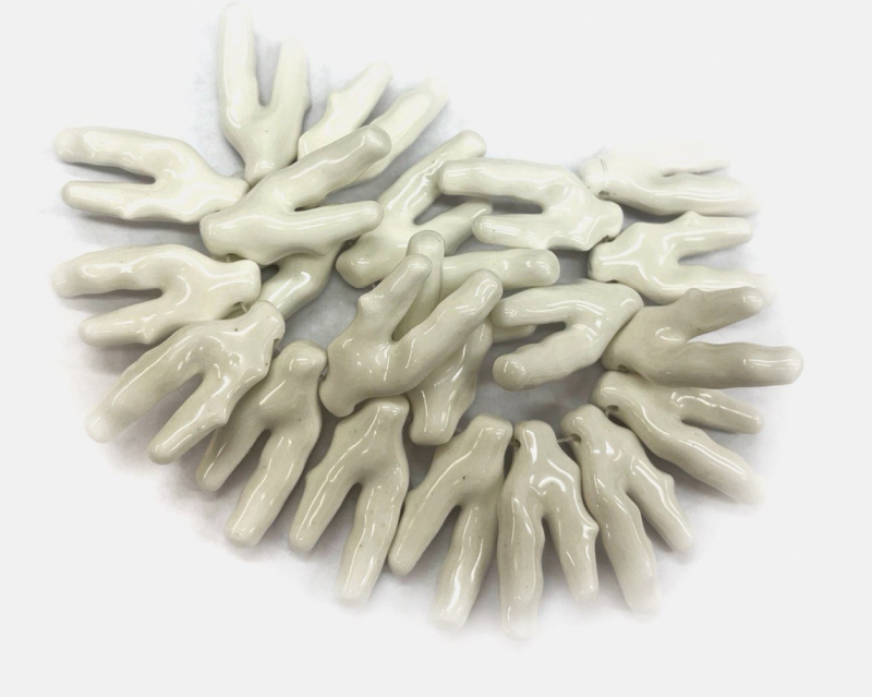 Бусины керамические лапки цвет белый размер бусины около 40-50мм Белый